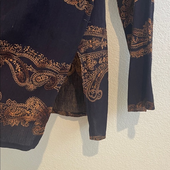 Solitaire Black and Gold Patterned Top - Picture 5 of 10